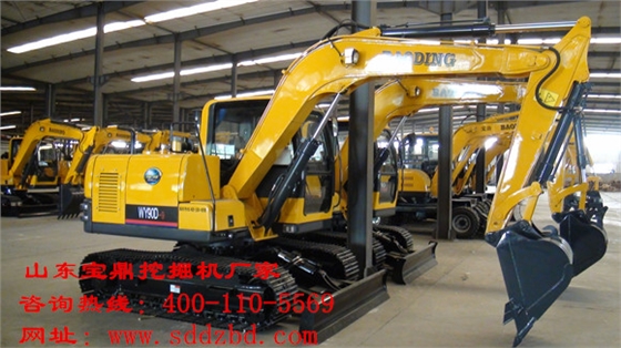 山東寶鼎國產(chǎn)小型挖掘機(jī)械廠家產(chǎn)品.JPG