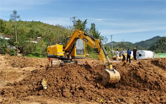 寶鼎小型挖掘機(jī)
