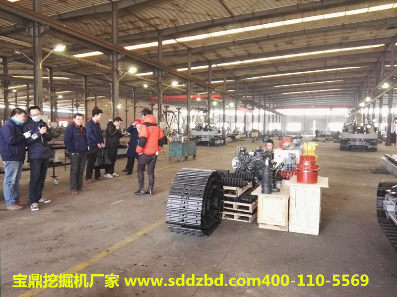 寶鼎小型挖掘機(jī)廠家