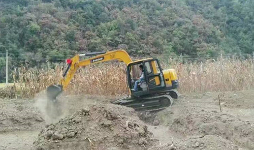 國產小型挖掘機_國產小型挖掘機