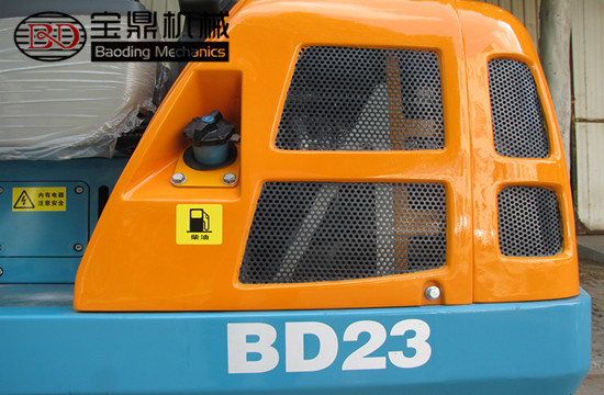 寶鼎23微型挖掘機(jī)散熱孔