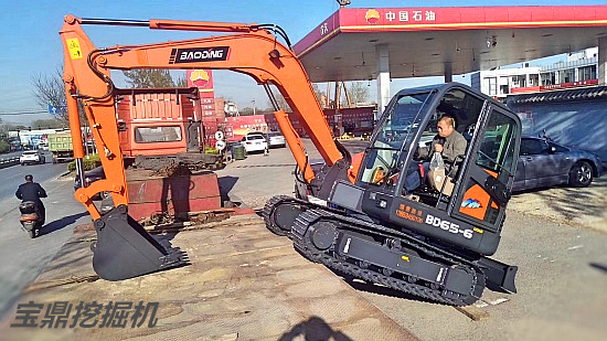 寶鼎小型挖掘機