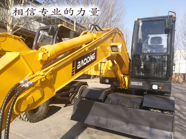 寶鼎輪式挖掘機廠家