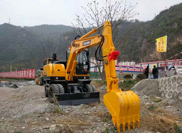 寶鼎輪式挖掘機(jī)95車型.jpg