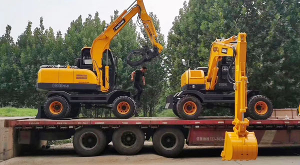 寶鼎小型輪式挖掘機(jī)80車(chē)型.jpg