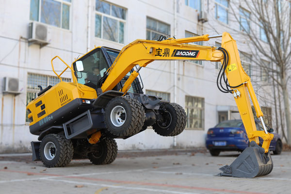 寶鼎國產(chǎn)輪式挖掘機80車型.jpg