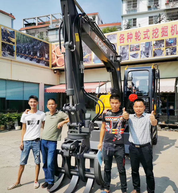寶鼎輪式挖掘機(jī)用戶.jpg