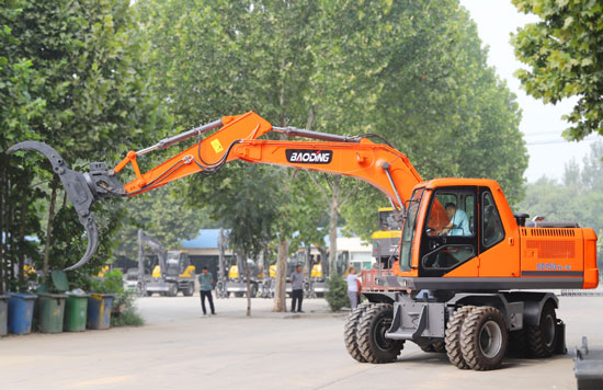 寶鼎輪式挖掘機(jī)150車型.jpg
