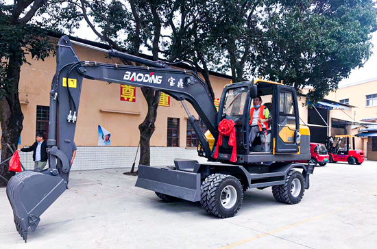 寶鼎輪式挖掘機95車型.jpg