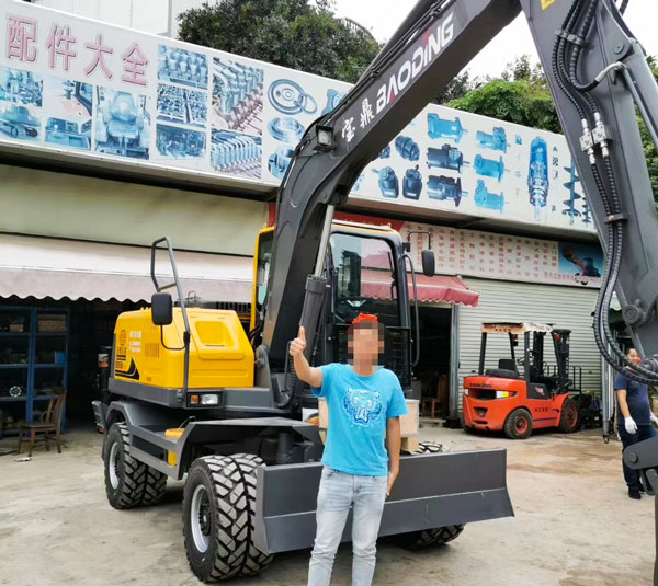 寶鼎輪式挖掘機用戶.jpg