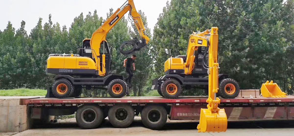 寶鼎輪式挖掘機(jī)發(fā)車現(xiàn)場.jpg