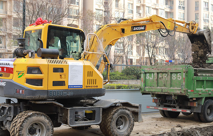 寶鼎小型輪式挖掘機，投資低回報高的車型