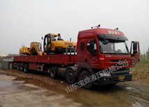 寶鼎挖掘機(jī)公司給經(jīng)銷(xiāo)商發(fā)車(chē)圖